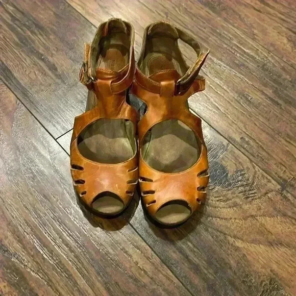 Merrell Shoes - Merrel Women’s Performance Footwear Heels SZ 9